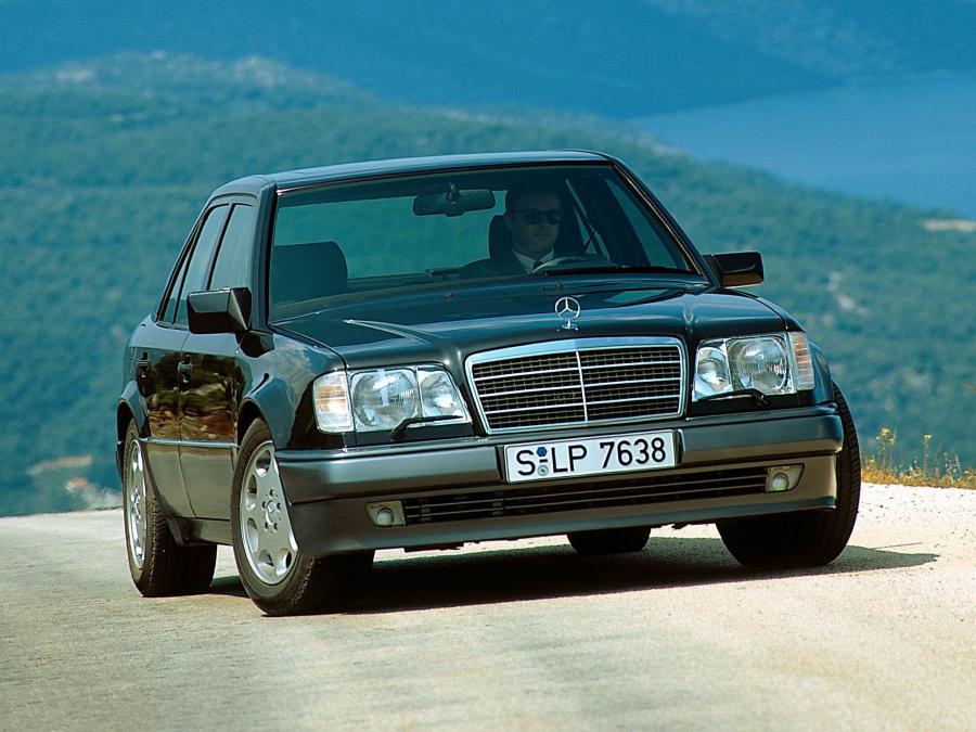  Mercedes-Benz E500 1993 года  (фото 1 из 7)